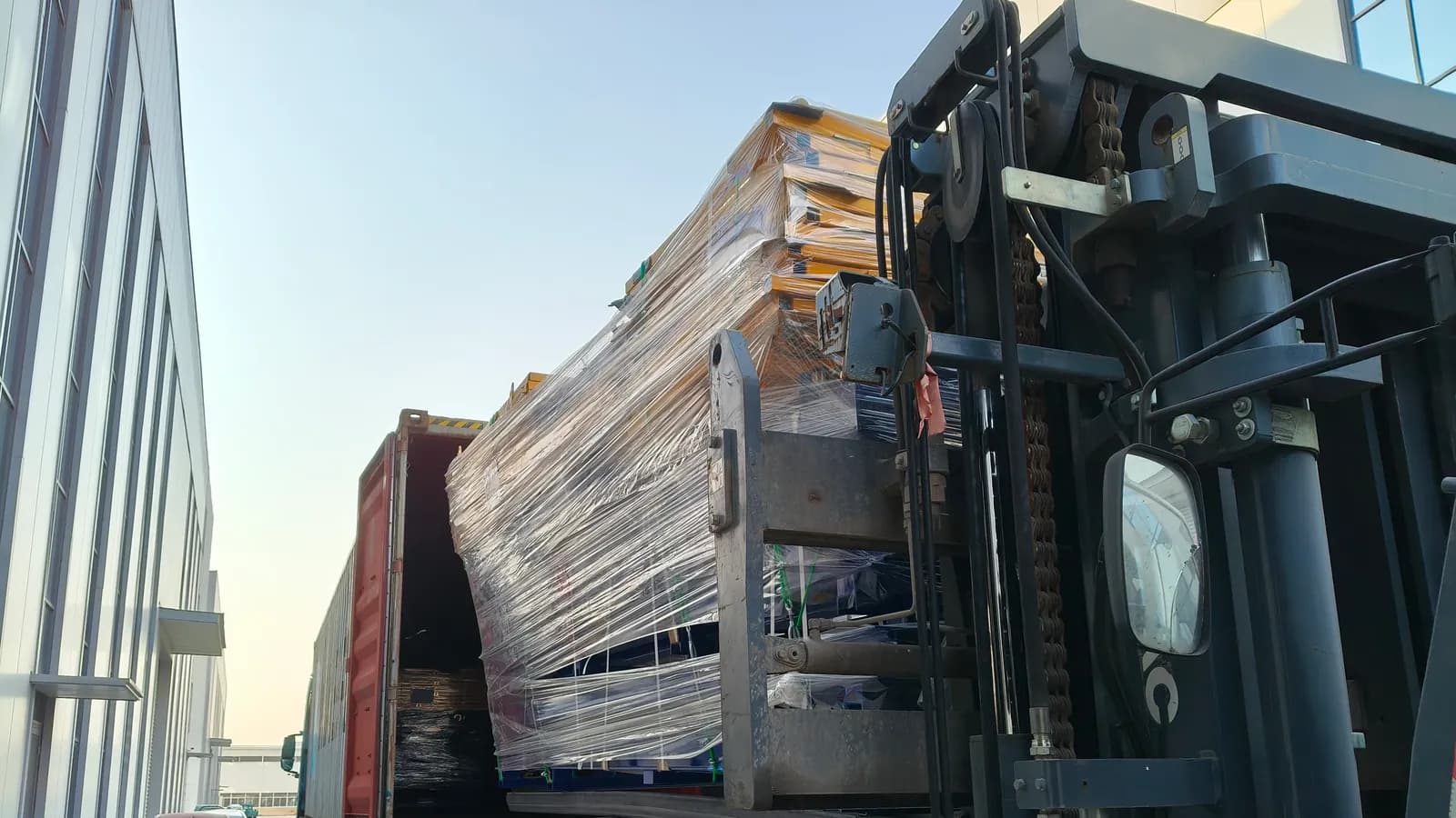 Container loading for overseas shipment project image